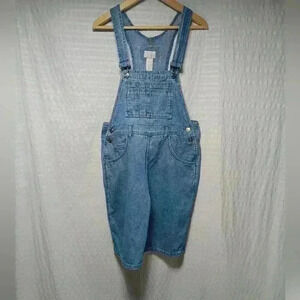 Vintage Moda Intl. The London Jean Overalls shorts. Ladies size M